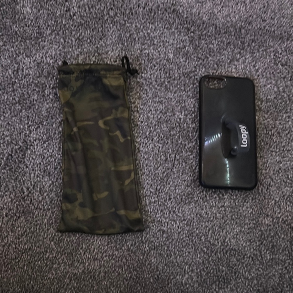 iPhone SE loopy case with carrying bag